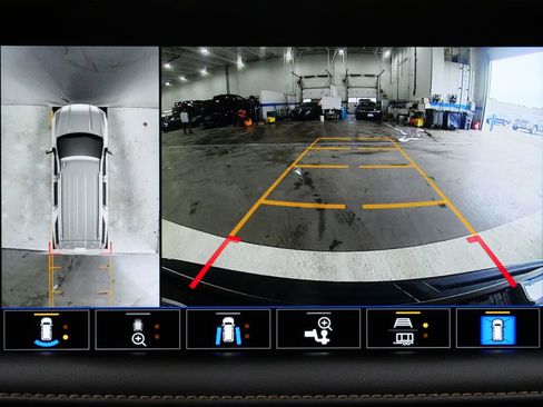 Used 2021 GMC Yukon AT4 w/ Technology Package image 19