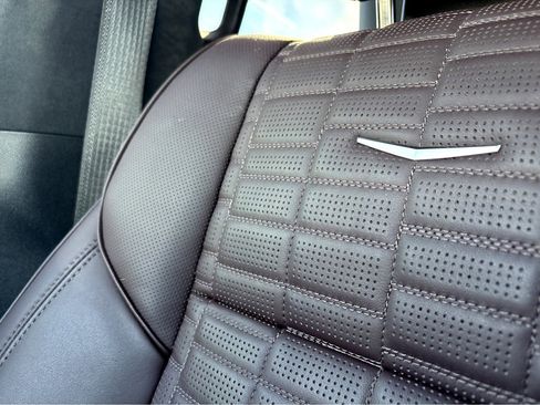 Used 2024 Cadillac Escalade ESV Premium Luxury Platinum image 4