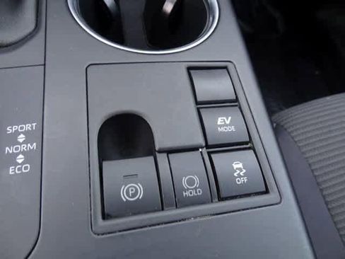 Used 2023 Toyota Highlander LE image 11