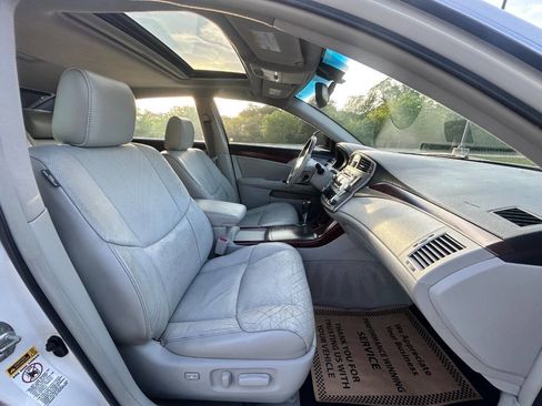 Used 2011 Toyota Avalon Limited FWD image 16