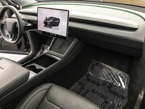 Used 2026 Tesla Model Y AWD image 36