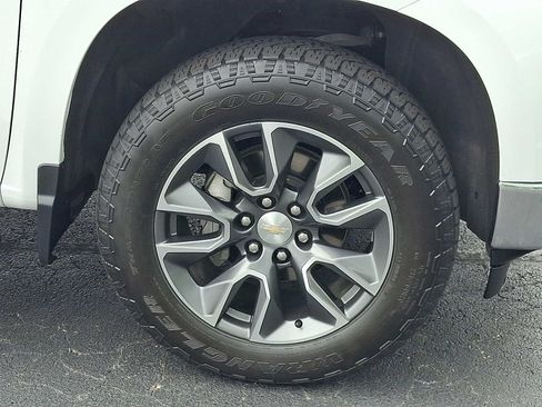Used 2023 Chevrolet Silverado 1500 LT AWD/4WD image 8