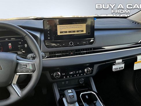 New 2025 Mitsubishi Outlander SE image 7