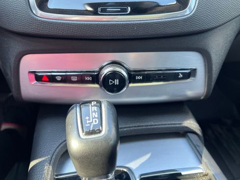Used 2018 Volvo XC90 T5 Momentum w/ Convenience Package AWD/4WD image 12