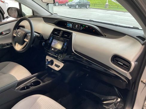 Used 2017 Toyota Prius Two FWD image 16