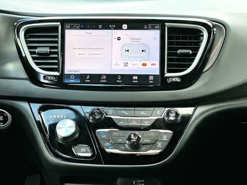 Used 2026 Chrysler Pacifica Select FWD image 26