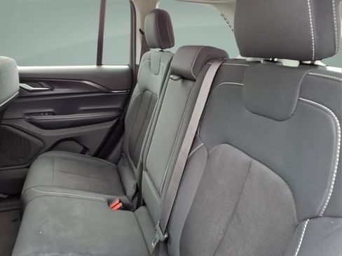 Used 2024 Jeep Grand Cherokee Laredo RWD image 16