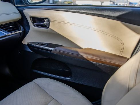 Used 2017 Toyota Avalon Limited image 21