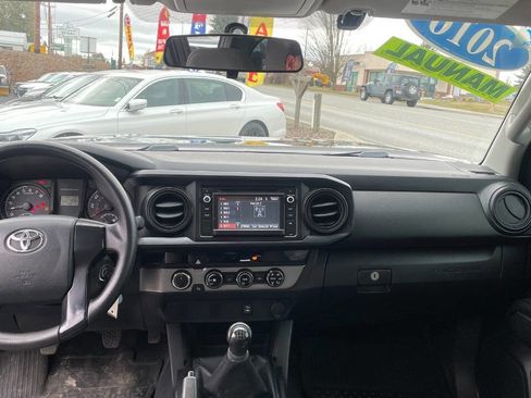 Used 2016 Toyota Tacoma SR image 13