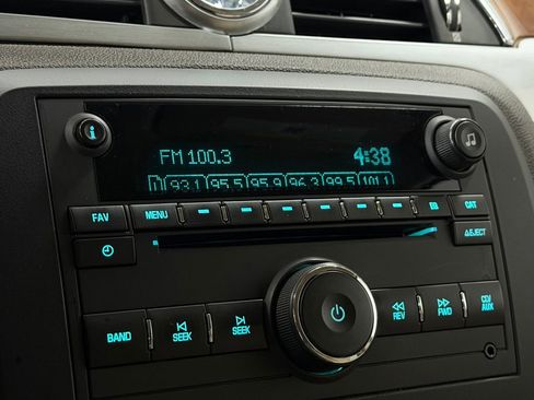 Used 2010 Buick Enclave CXL w/ Trailering Provision Package image 19