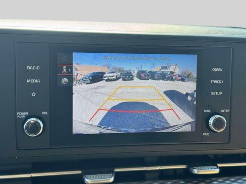 Used 2024 Kia Carnival LX FWD image 27