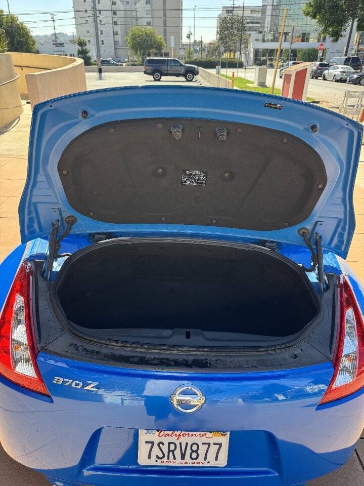Used 2010 Nissan 370Z Touring RWD image 13