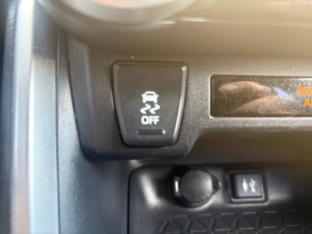 Used 2019 Toyota RAV4 LE w/ Carpet Mat Package AWD/4WD image 19