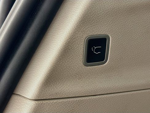 Used 2024 Chrysler Pacifica Touring-L FWD image 31