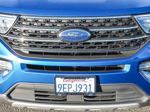 Used 2022 Ford Explorer XLT w/ Equipment Group 202A image 6