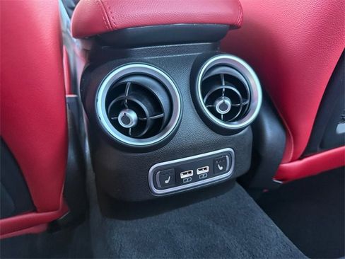 Used 2022 Alfa Romeo Giulia Veloce image 27
