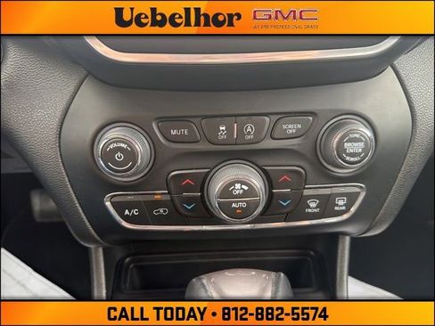 Used 2023 Jeep Cherokee Altitude Lux AWD/4WD image 24