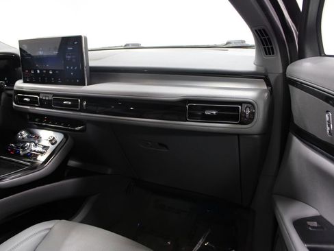 Used 2022 Lincoln Nautilus Reserve image 27