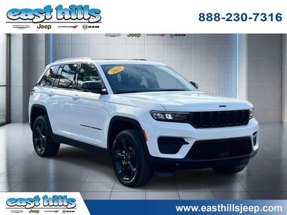 Used 2025 Jeep Grand Cherokee Altitude