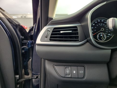 Used 2023 Genesis G70 2.0T image 20