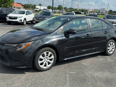 Used 2022 Toyota Corolla LE FWD image 3