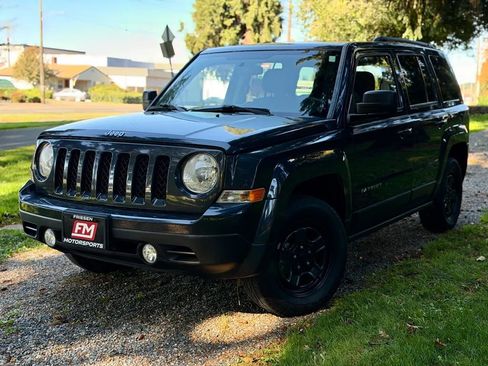 Used 2014 Jeep Patriot Sport w/ Power Value Group image 3