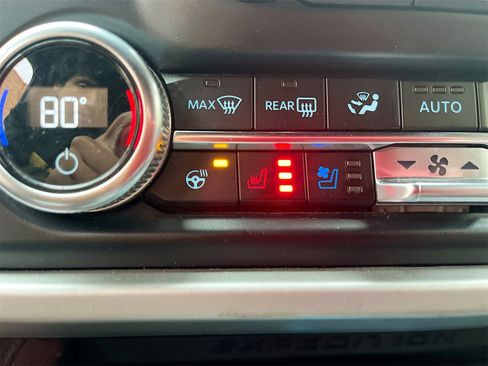 Used 2024 Ford Expedition Limited image 21