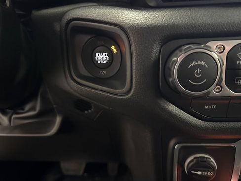 New 2025 Jeep Gladiator Sport image 13