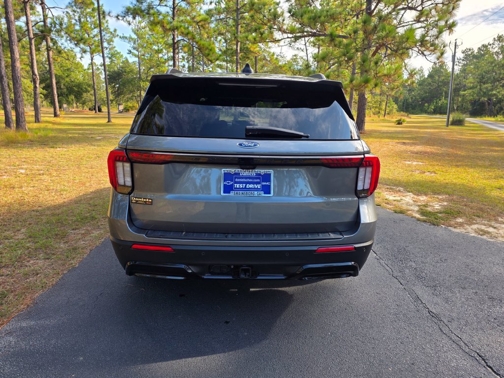 Used 2025 Ford Explorer ST-Line w/ Premium Package RWD image 4