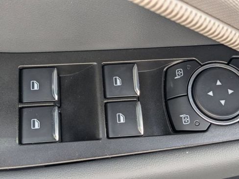 Used 2025 Ford Explorer Active RWD image 12