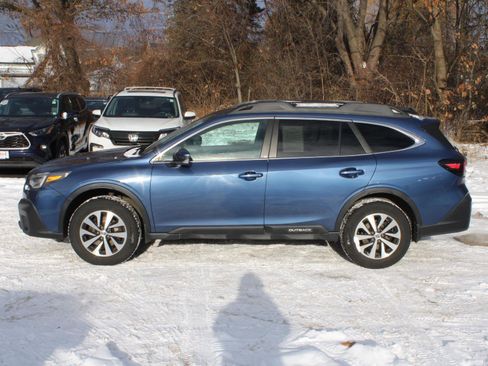 Used 2022 Subaru Outback Premium image 5