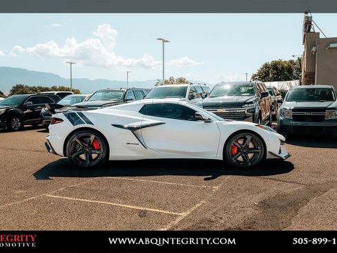 Used 2023 Chevrolet Corvette Z06 w/ Z07 Performance Package RWD image 8