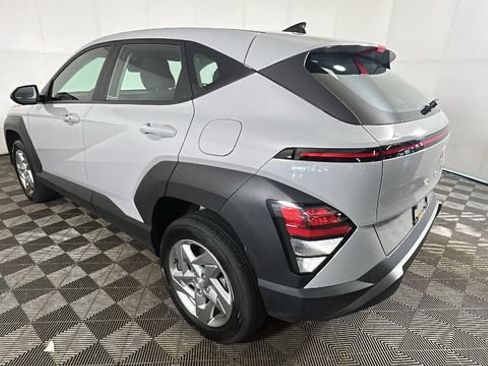 Certified 2024 Hyundai Kona SE AWD/4WD image 4