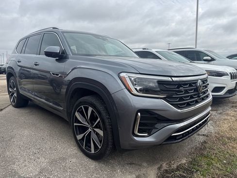 Used 2024 Volkswagen Atlas SEL Premium R-Line image 3