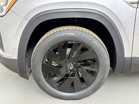 New 2025 Volkswagen Atlas Cross Sport SE image 19