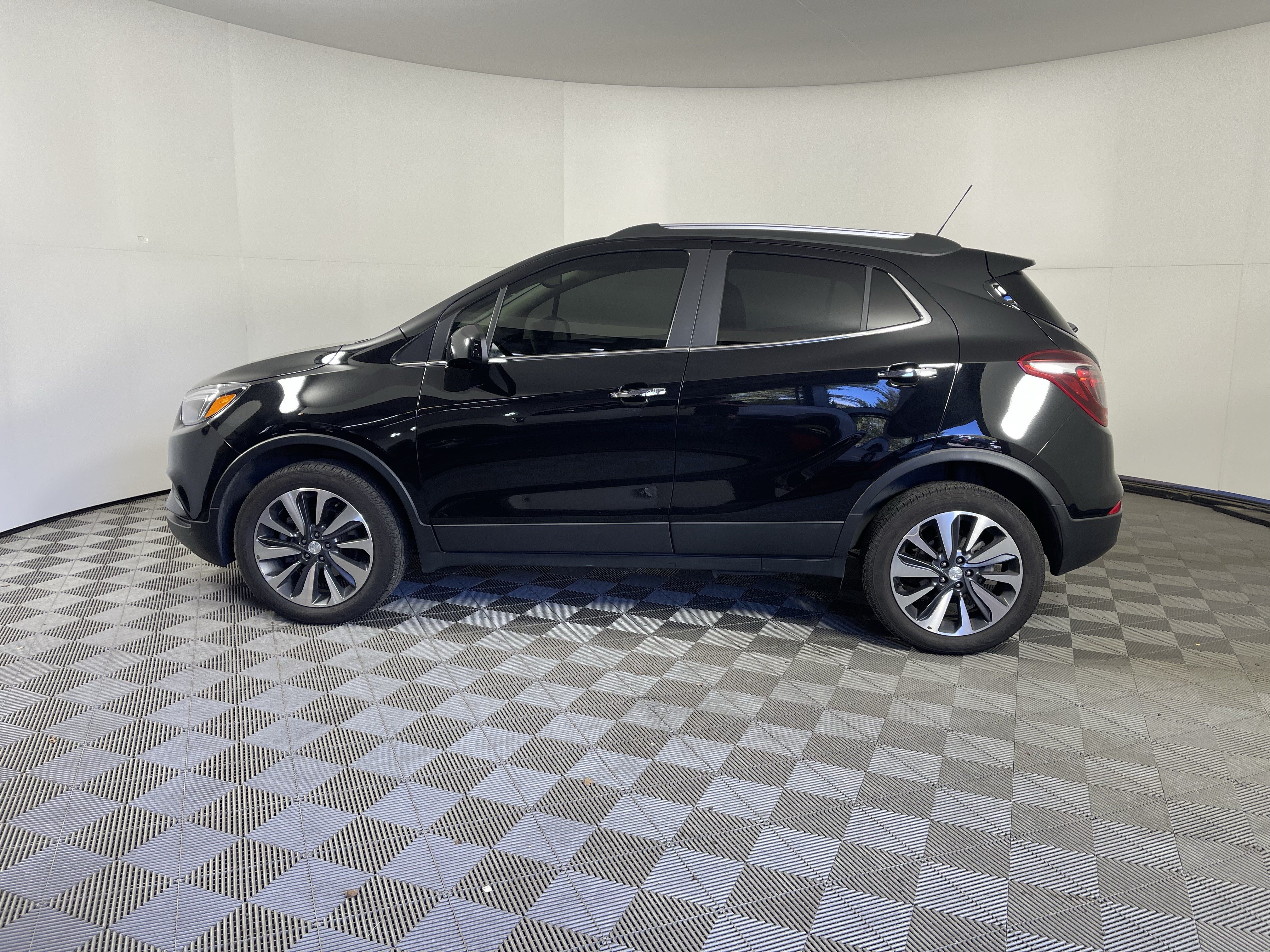 Used 2022 Buick Encore Preferred w/ Safety Package AWD/4WD image 2