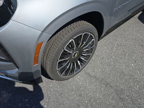 New 2026 Chevrolet Suburban High Country AWD/4WD image 9
