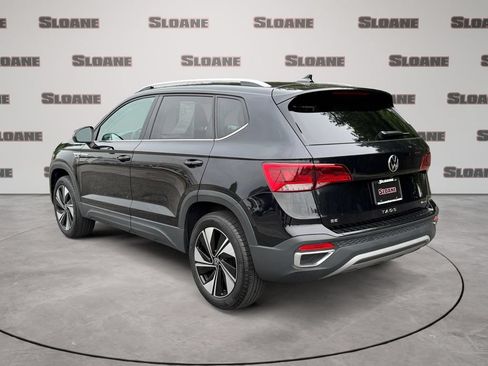 Used 2024 Volkswagen Taos SE w/ Panoramic Sunroof Package AWD/4WD image 3