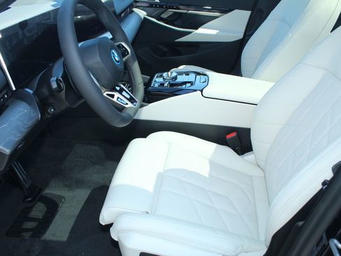 New 2026 BMW 550e xDrive w/ Executive Package AWD/4WD image 20