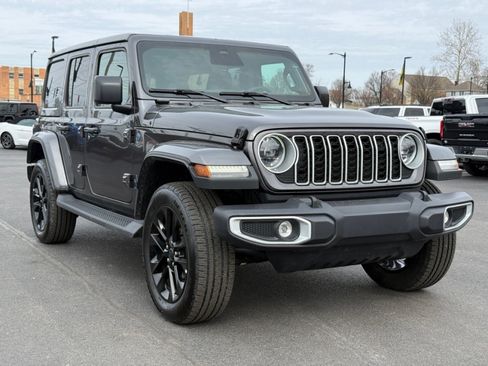 Used 2025 Jeep Wrangler Unlimited Sahara AWD/4WD image 2