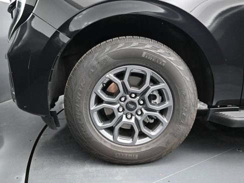 Used 2025 Ford Expedition Max Active AWD/4WD image 12