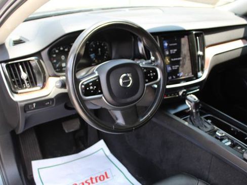 Used 2021 Volvo S60 T5 Momentum image 25