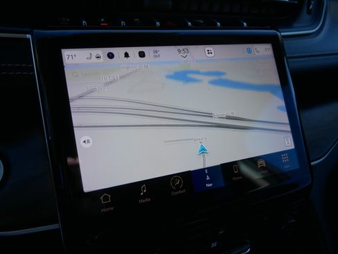 Used 2023 Jeep Grand Cherokee Limited w/ Black Appearance Package image 34