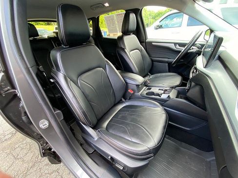 Certified 2025 Ford Escape Platinum w/ Premium Technology Package AWD/4WD image 29