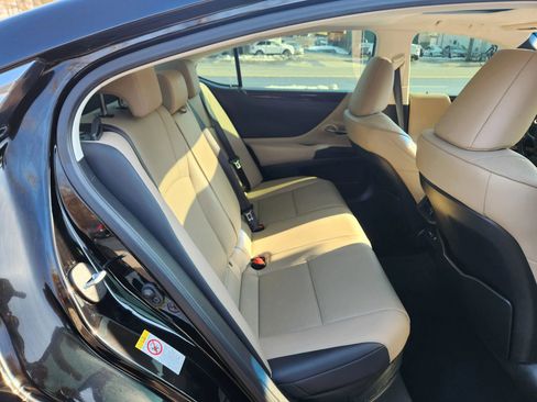 Used 2019 Lexus ES 300h image 19