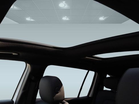 New 2025 Mercedes-Benz GLB 250 image 14