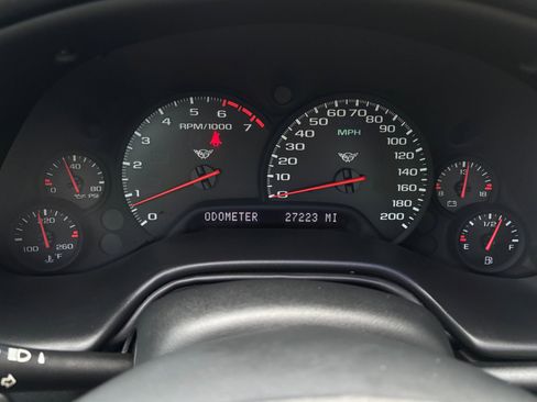 Used 2004 Chevrolet Corvette Coupe w/ Preferred Equipment Group RWD image 27