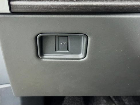 Used 2025 Land Rover Range Rover Autobiography image 10