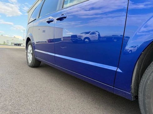 Used 2018 Dodge Grand Caravan SE FWD image 11
