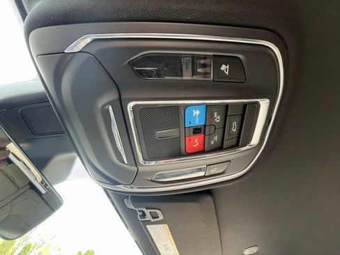 Used 2023 Jeep Grand Cherokee Limited w/ Luxury Tech Group II AWD/4WD image 39
